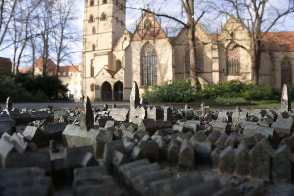 Modell des historischen Herfords auf dem Münsterkirchplatz.